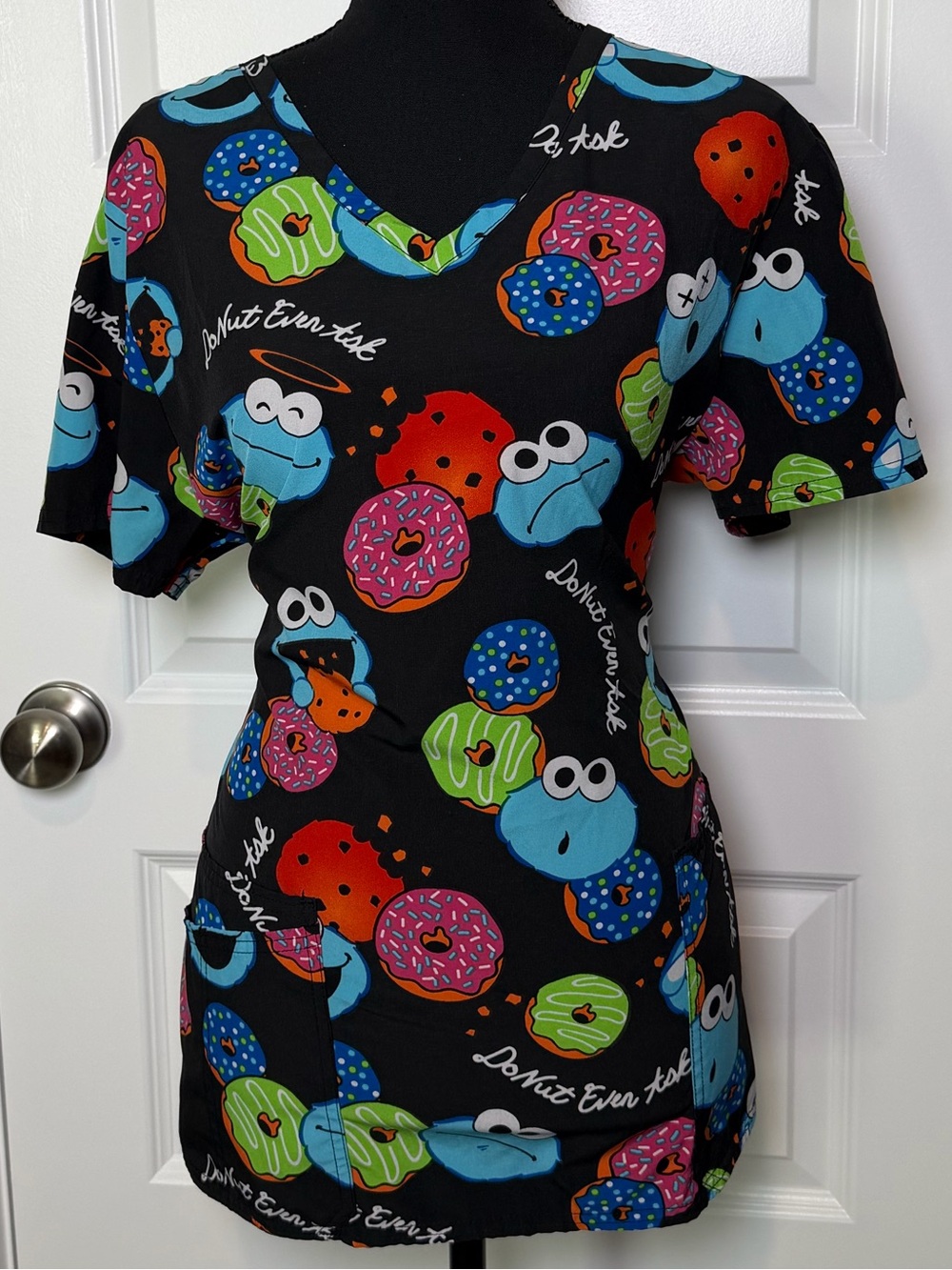 Tooniforms Sesame Street Cookie Monster Donut Scrub Top L Lightweight Cooling